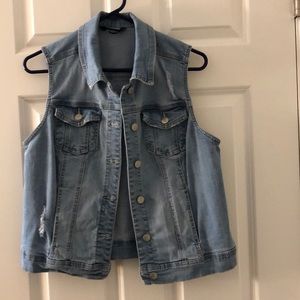 Sleeveless jean jacket